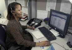 Jeune femme en formation interne